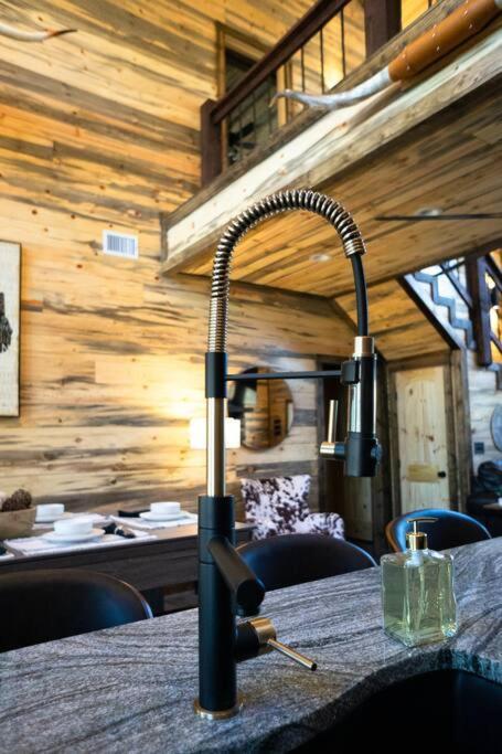 The Big Tex Luxury Cabin Is Epic 布罗肯鲍 外观 照片